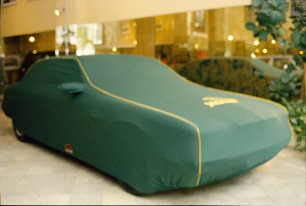 Housse sur-mesure Aston Martin vert British Racing