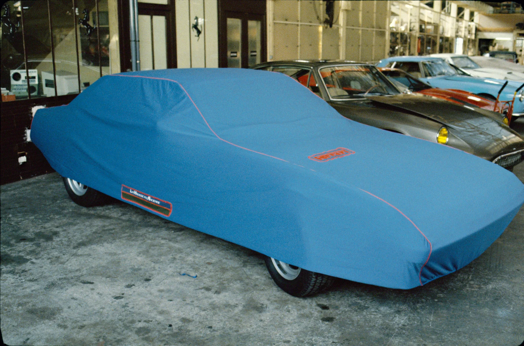 Housse sur-mesure Ferrari, coloris bleu