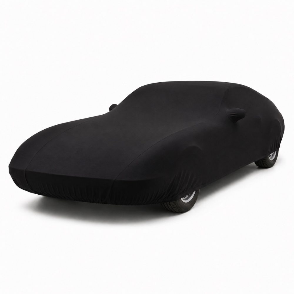 Housse de protection intérieure Jersey noire sur mesure posée sur une Ferrari 365 GTS/4 Daytona Spider, vue avant 3/4