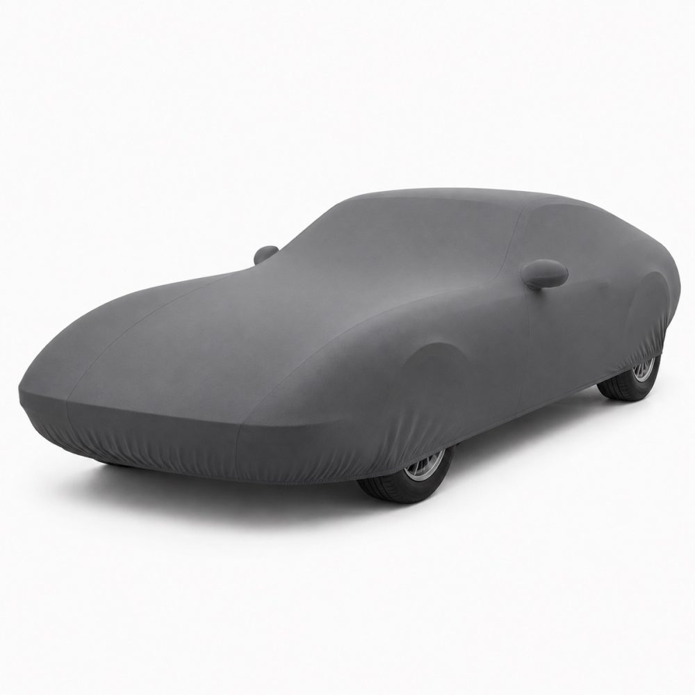 Housse de protection intérieure Lycra gris anthracite sur mesure posée sur une Ferrari 365 GTB/4 Daytona, vue avant 3/4