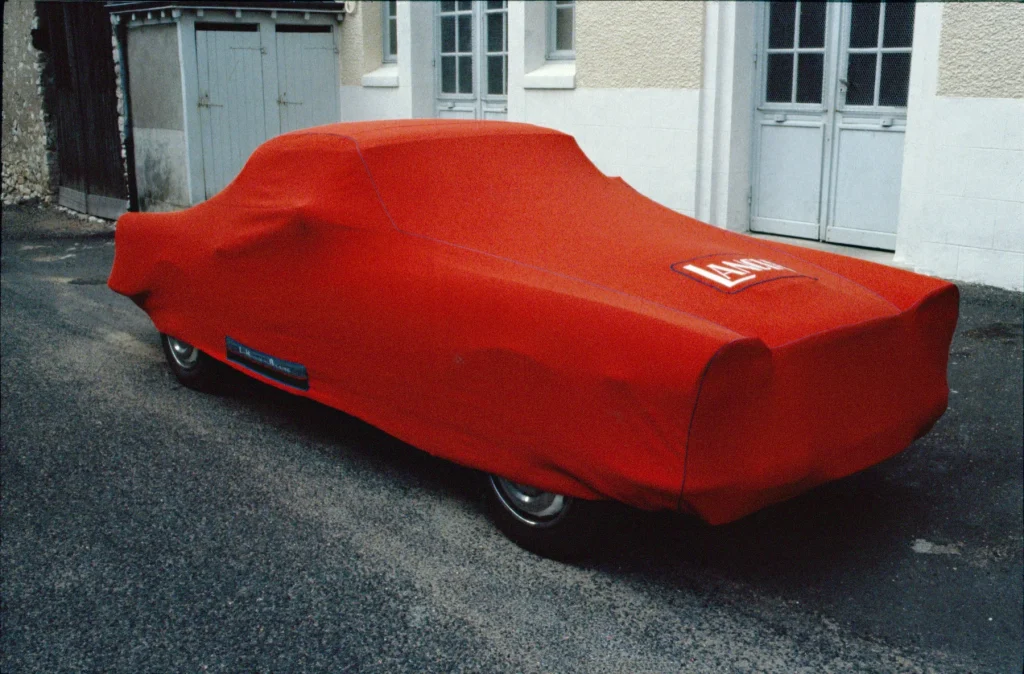 Housse sur-mesure rouge pour Lancia de collection