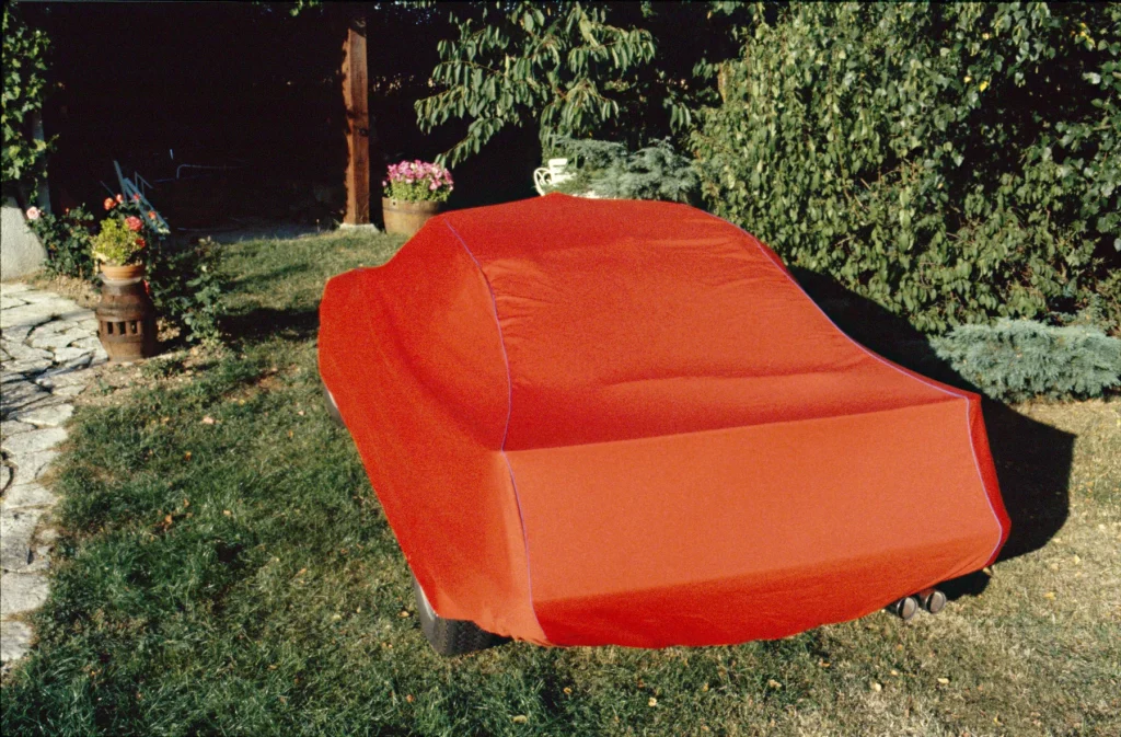 Housse sur-mesure orange sur roadster de collection