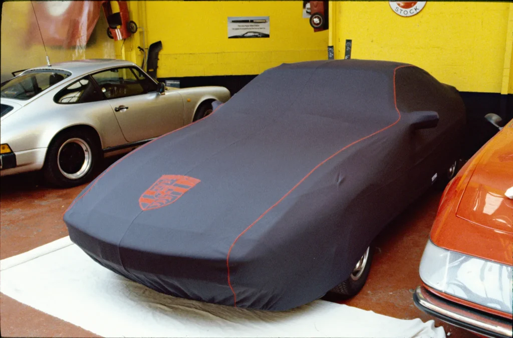 Housse sur-mesure pour Porsche parmi des 911