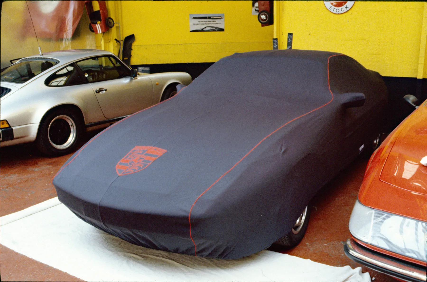 Housse sur-mesure pour Porsche parmi des 911