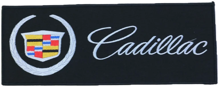 Écusson brodé Cadillac à coudre sur une housse de voiture sur mesure