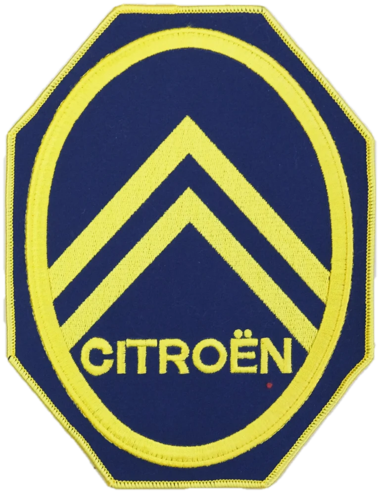 Écusson brodé Citroën à coudre sur une housse de voiture sur mesure