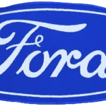 Écusson brodé Ford à coudre sur une housse de voiture sur mesure