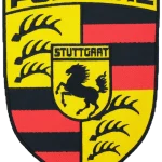 Écusson brodé Porsche à coudre sur une housse de voiture sur mesure