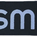 Écusson brodé Smart à coudre sur une housse de voiture sur mesure