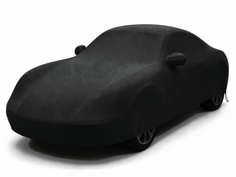 Housse extérieure Urban noire posée sur une Porsche Cayman (981), vue avant trois quarts