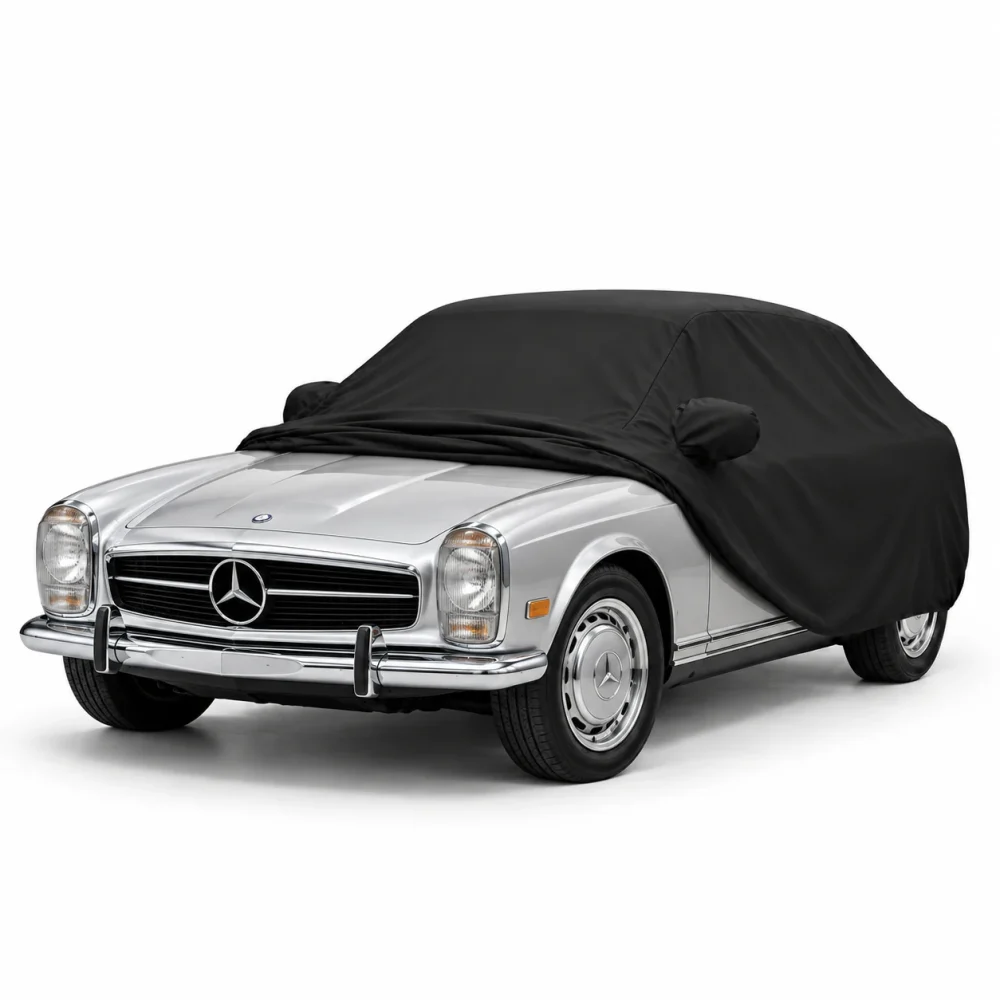 Housse extérieure Urban noire pour Mercedes-Benz CLA (C117 / C118) : housse repliée sur une Mercedes-Benz 280 SL Pagode (W113), avant découvert